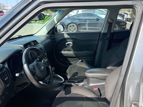 Used 2017 Kia Soul EV image 10