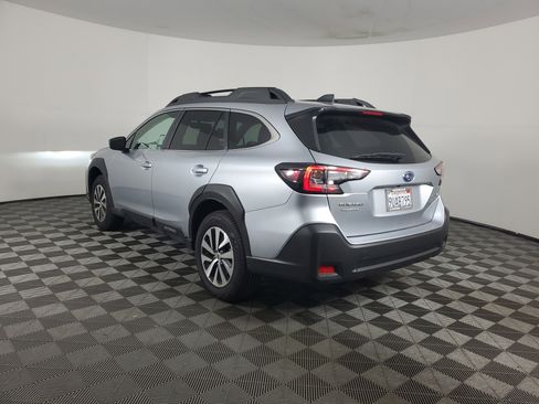 Used 2025 Subaru Outback Premium image 6