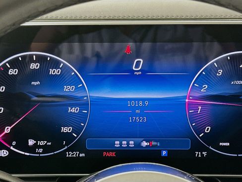Used 2025 Mercedes-Benz GLC 300 image 13