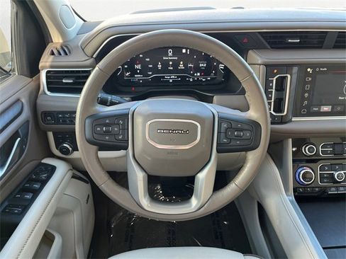 Used 2022 GMC Yukon Denali image 13