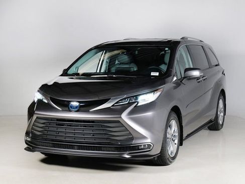 Used 2023 Toyota Sienna Limited AWD/4WD image 1