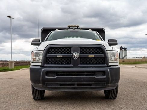 Used 2018 RAM 3500 Tradesman RWD image 2