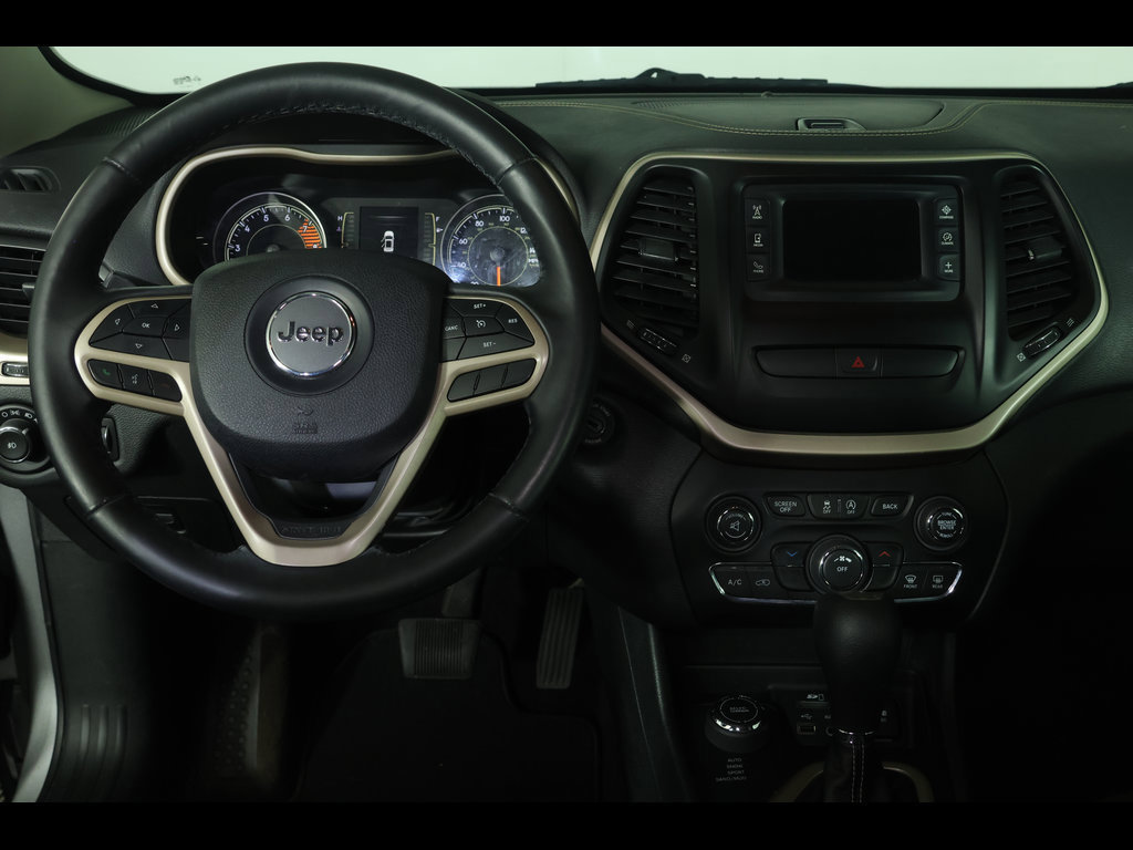Used 2017 Jeep Cherokee Latitude AWD/4WD image 10