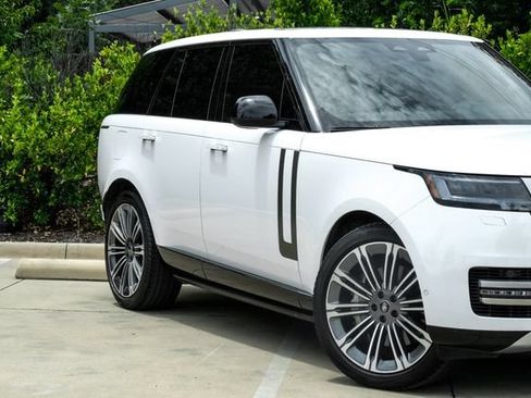 Used 2024 Land Rover Range Rover SE AWD/4WD image 8