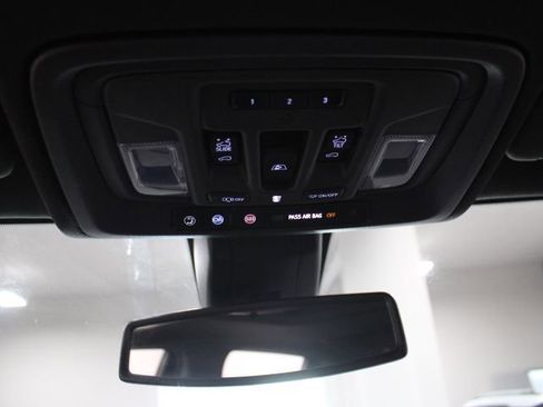 Used 2022 GMC Sierra 1500 Denali w/ Driver Alert Package II AWD/4WD image 43