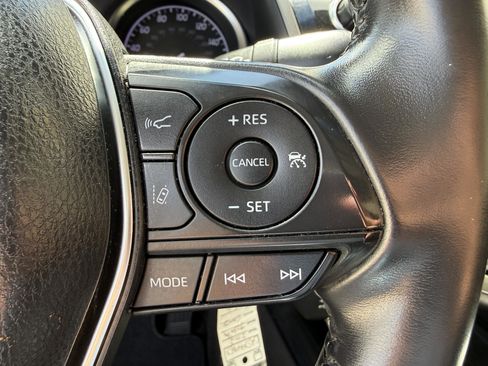 Used 2018 Toyota Camry SE FWD image 16
