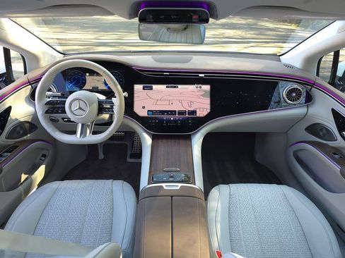 Used 2023 Mercedes-Benz EQS 580 4MATIC Sedan image 10