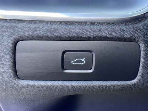 Used 2025 Volvo XC60 B5 Core AWD/4WD image 14
