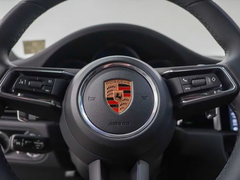 Certified 2026 Porsche Macan AWD/4WD image 24