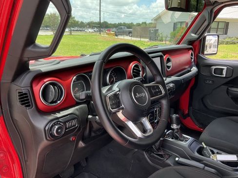 Used 2019 Jeep Wrangler Unlimited Rubicon AWD/4WD image 6