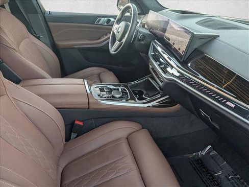 Used 2025 BMW X7 M60i image 24