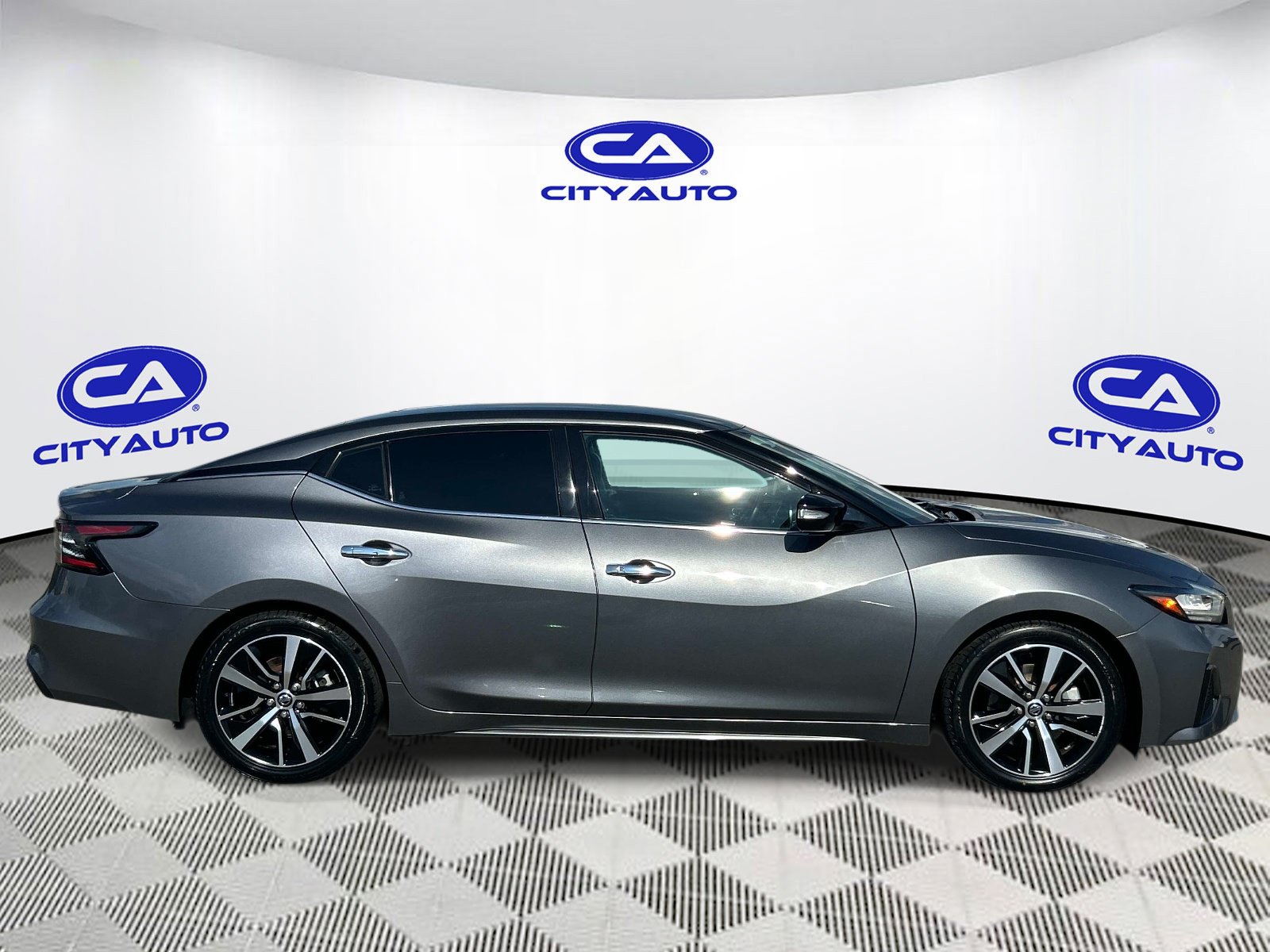 Used 2021 Nissan Maxima 3.5 SV w/ Floor Mat Group FWD image 2