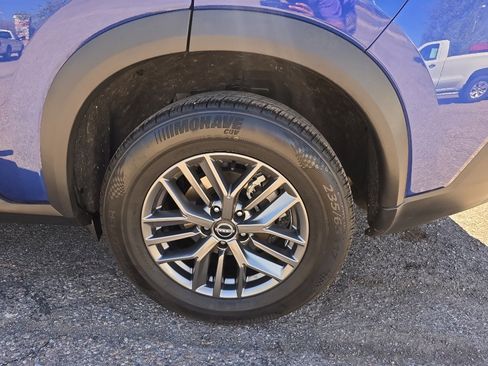 Used 2023 Nissan Rogue S image 30