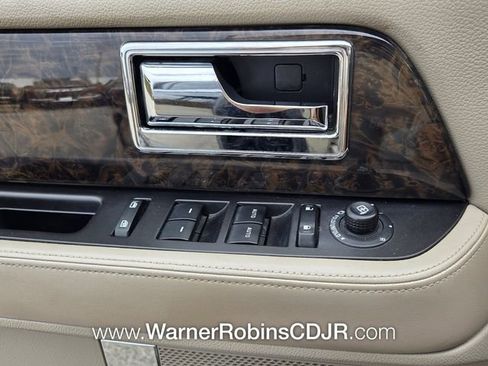 Used 2016 Lincoln Navigator L Select RWD image 33