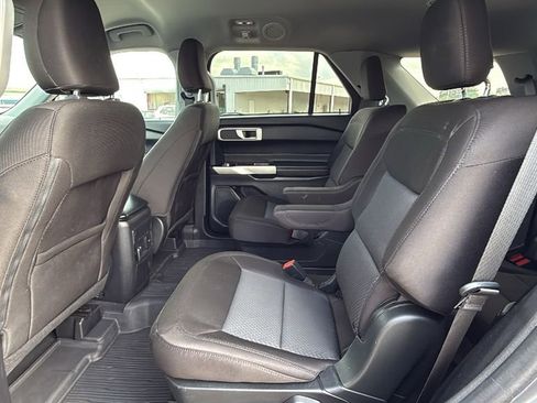 Used 2022 Ford Explorer XLT image 15
