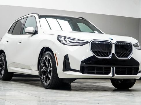 Used 2025 BMW X3 xDrive30 w/ Premium Package AWD/4WD image 4