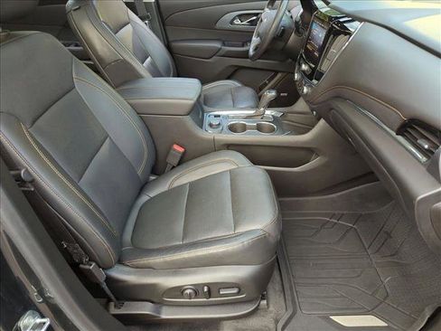 Used 2020 Chevrolet Traverse Premier w/ LPO, Blackout Package FWD image 22