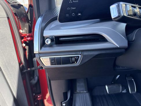 New 2026 Cadillac Vistiq Sport w/ LPO, Floor Liner Package image 31