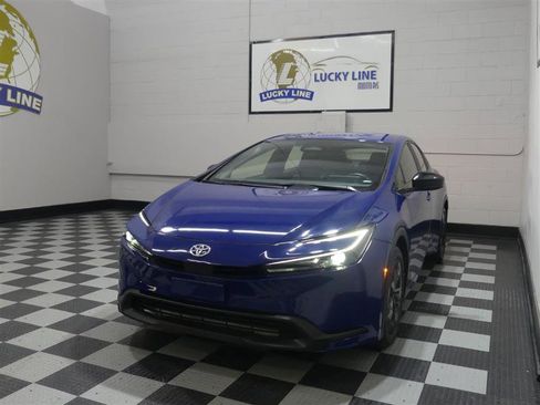 Used 2023 Toyota Prius LE image 4