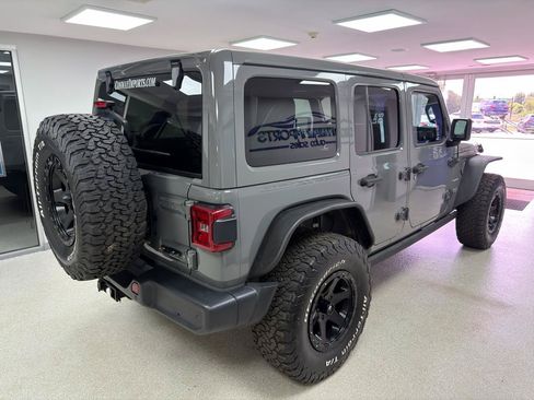 Used 2019 Jeep Wrangler Unlimited Sahara w/ Uconnect 4C Nav & Sound Group AWD/4WD image 3