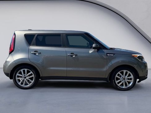 Used 2018 Kia Soul + FWD image 6