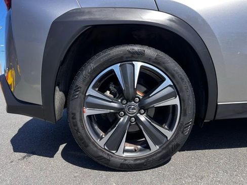 Used 2019 Lexus UX 200 w/ Accessory Package FWD image 6
