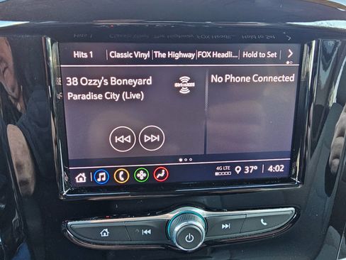 Used 2020 Chevrolet Traverse LT image 40