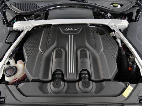 Used 2022 Bentley Flying Spur Plug-In Hybrid image 13