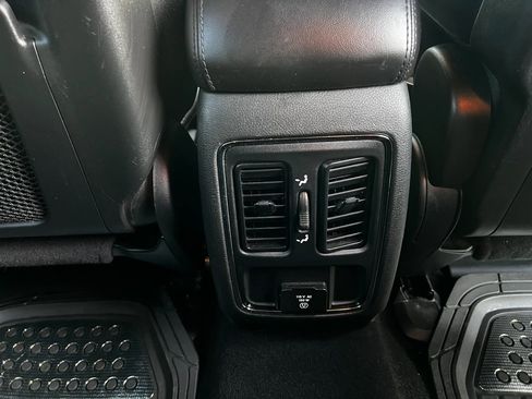 Used 2021 Jeep Grand Cherokee Laredo X image 23