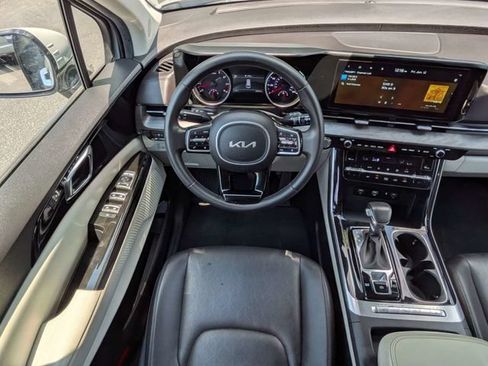 Used 2023 Kia Carnival EX FWD image 18
