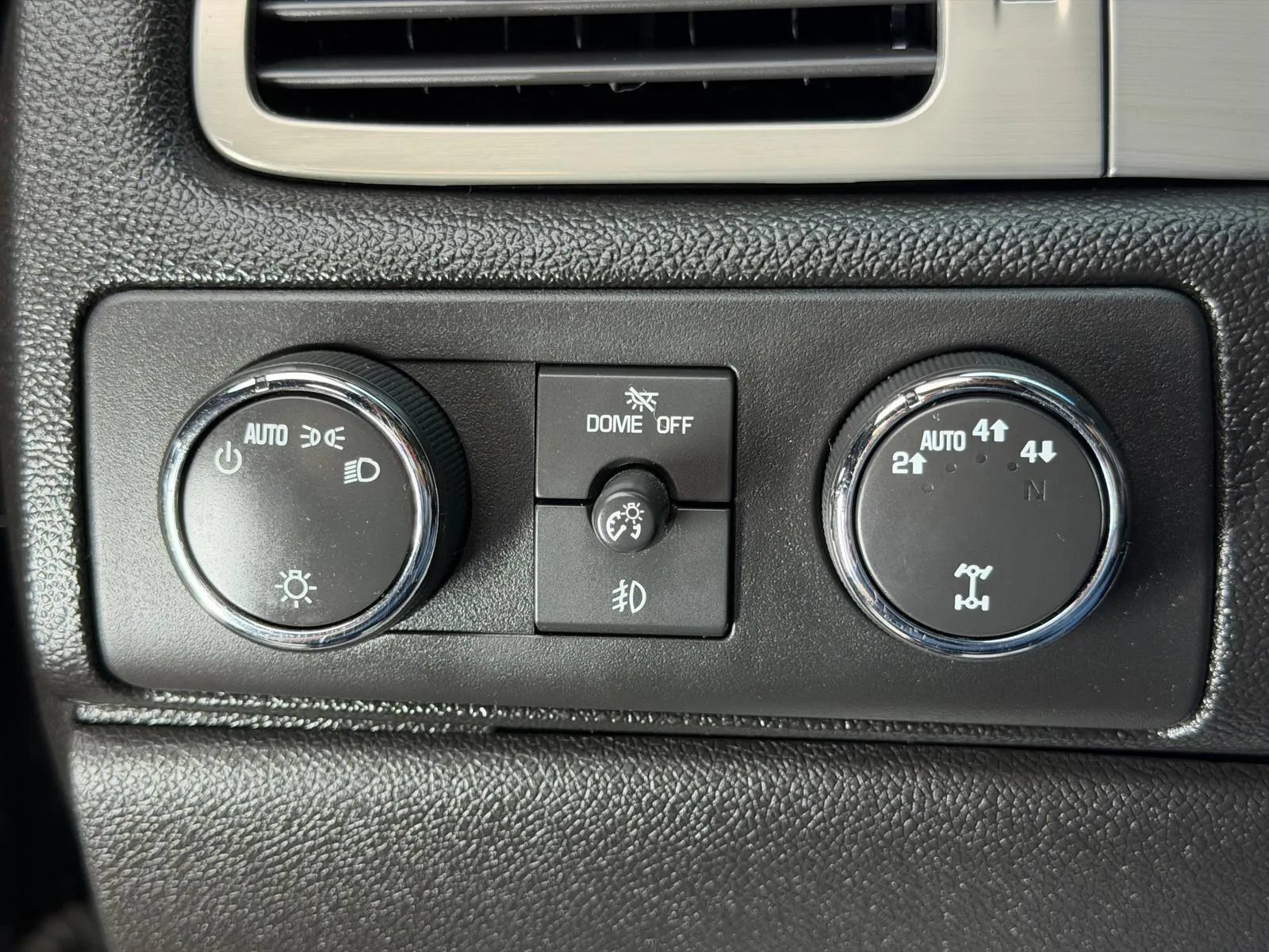 Used 2013 Chevrolet Avalanche LT w/ Suspension Package, Off-Road AWD/4WD image 28