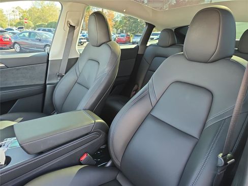 Used 2024 Tesla Model Y Long Range image 17