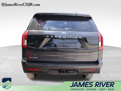 Used 2025 Ford Expedition Active AWD/4WD image 18