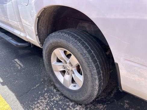 Used 2022 RAM 1500 Classic SLT AWD/4WD image 18