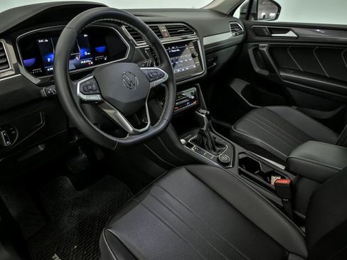 Certified 2022 Volkswagen Tiguan SE w/ Panoramic Sunroof Package image 8