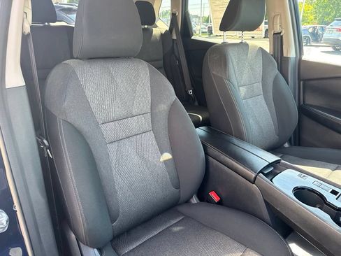 Used 2025 Nissan Rogue SV FWD image 34