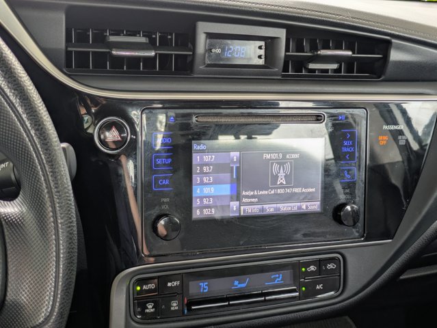 Used 2017 Toyota Corolla LE FWD image 10