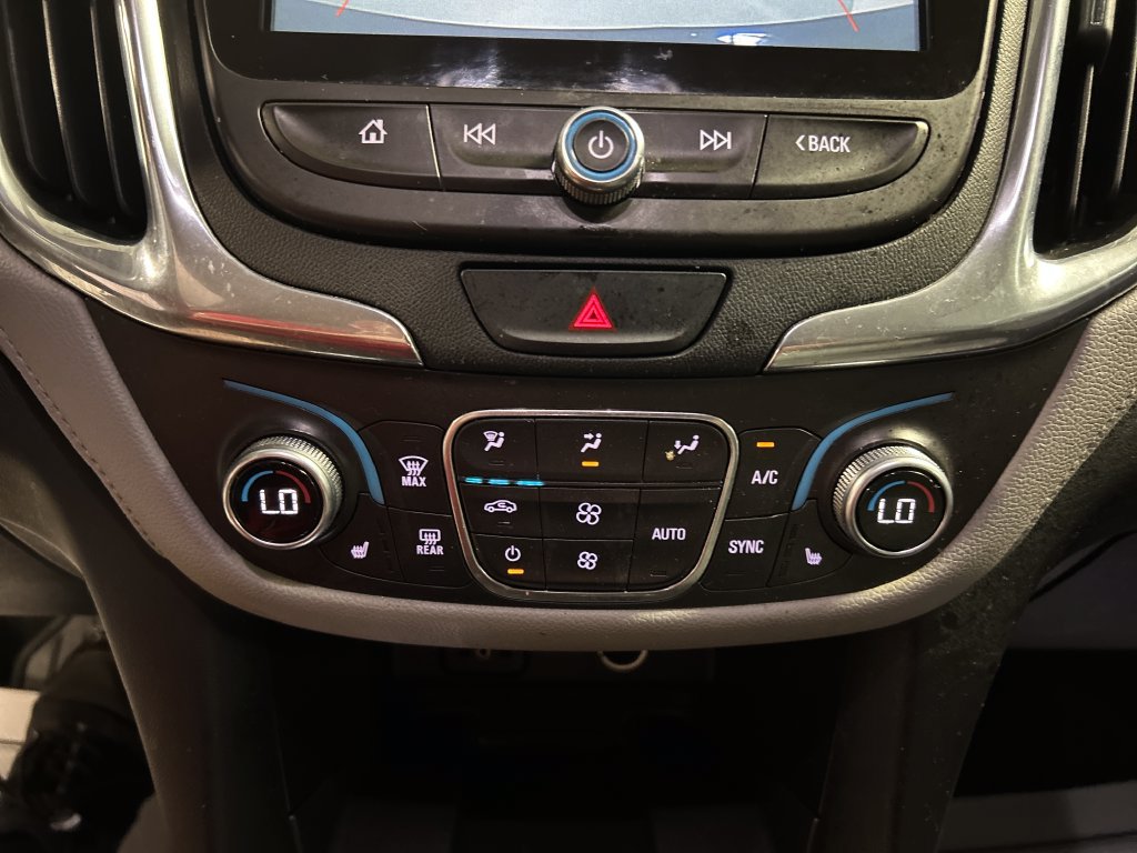 Used 2018 Chevrolet Equinox Premier FWD image 17