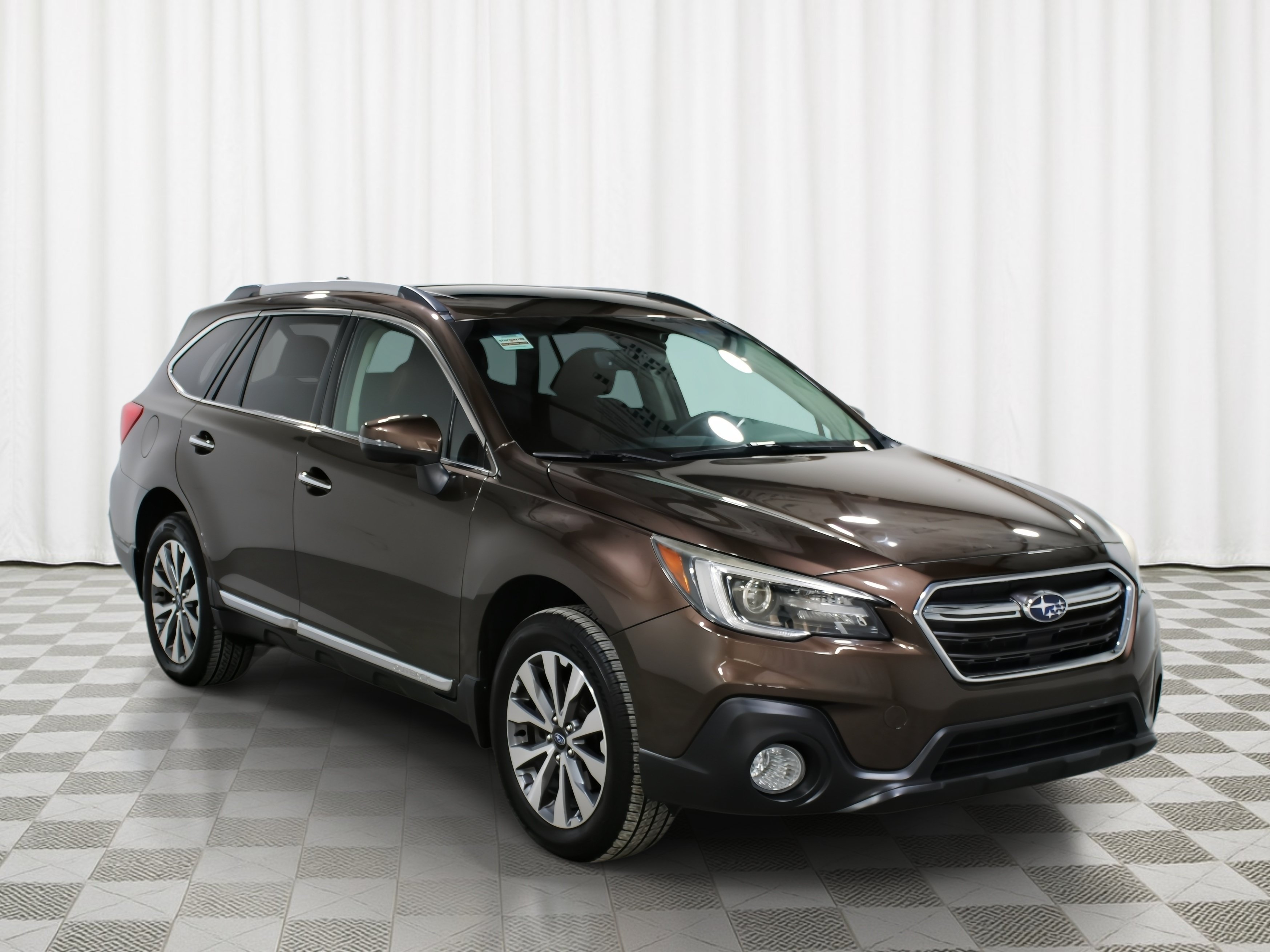 Used 2019 Subaru Outback 2.5i Touring AWD/4WD image 1