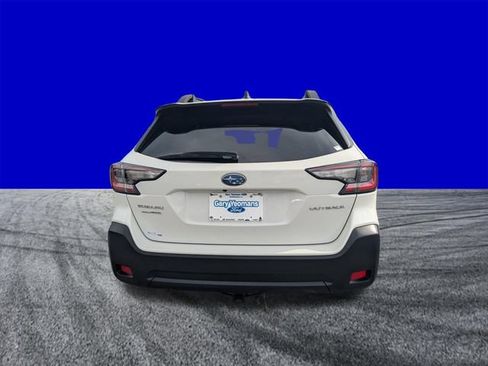 Used 2025 Subaru Outback Premium AWD/4WD image 4