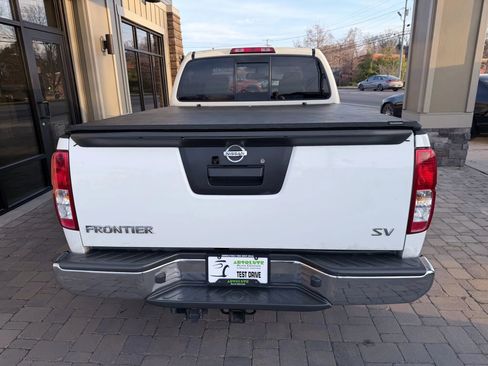 Used 2017 Nissan Frontier SV image 5