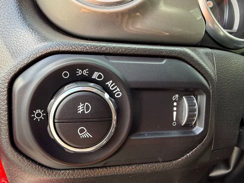 Used 2023 Jeep Gladiator Overland image 18