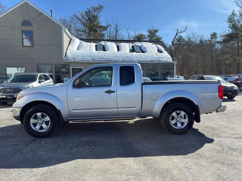 Used 2010 Nissan Frontier SE w/ SE Value Truck Pkg image 4