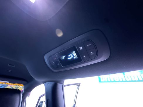 Used 2026 Chrysler Pacifica Select FWD image 43