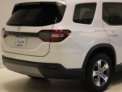 Used 2025 Honda Pilot EX-L image 6