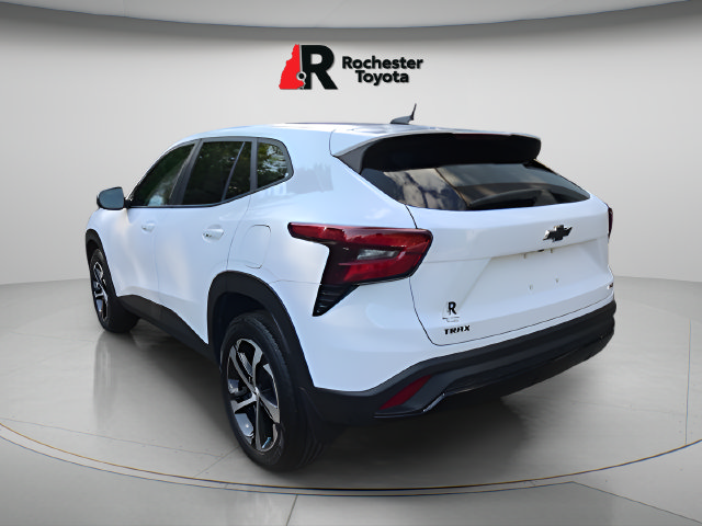 Used 2025 Chevrolet Trax RS FWD image 5