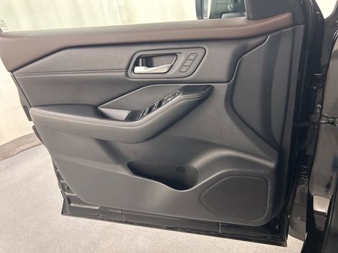 Used 2022 Nissan Rogue SL w/ SL Premium Package image 24