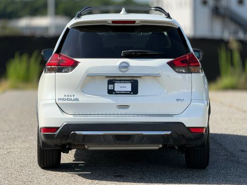 Used 2017 Nissan Rogue SV w/ Midnight Edition FWD image 4
