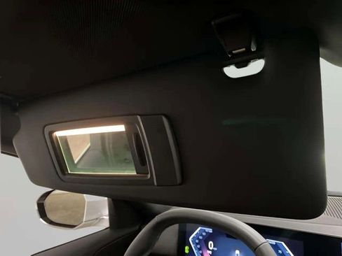 Used 2025 BMW 530i image 11