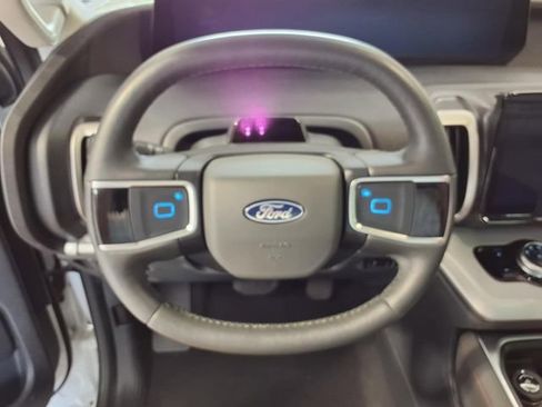 Used 2025 Ford Expedition Active AWD/4WD image 9
